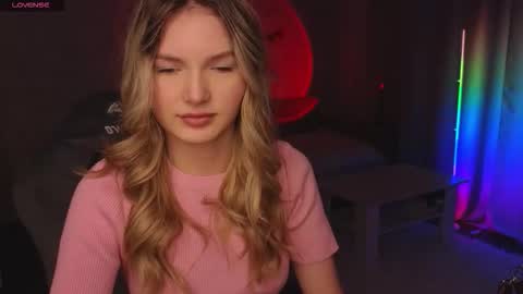 Snapshot of evilyn_next_door chatting on 11.22.25 Evelyn online show from 11.22.25