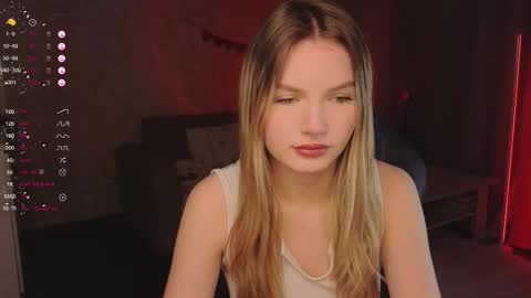 Snapshot of evilyn_next_door chatting on 12.16.25 Evelyn online show from 12.16.25