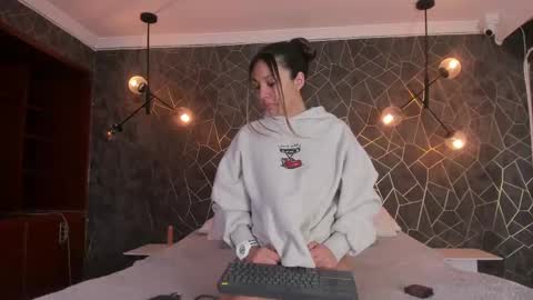 EVOLETTE ANGELS online show from 09.16.25