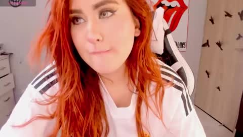 Snapshot of evva_foxxy chatting on 12.15.24 evva_foxxy online show from 12.15.24