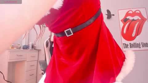 Snapshot of evva_foxxy chatting on 12.16.24 evva_foxxy online show from 12.16.24