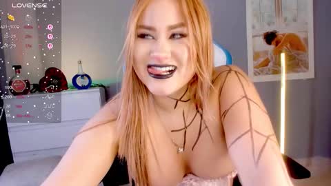 Snapshot of evva_foxxy chatting on 09.24.25 evva_foxxy online show from 09.24.25