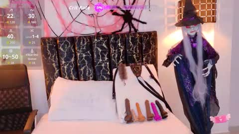 evvaa_moon online show from 10.25.25