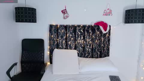 evvaa_moon online show from 12.17.25