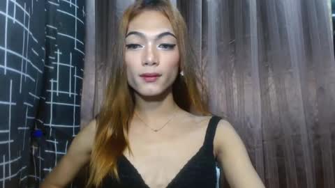 jenny  Laiza online show from 10.09.25