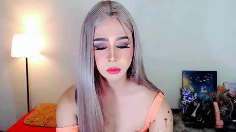 Snapshot of expensive_elise chatting on 02.26.26 expensive_elise online show from 02.26.26