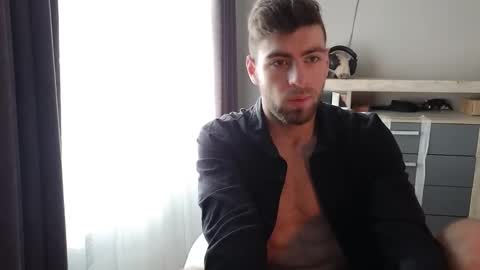 Snapshot of exstayz chatting on 10.11.25 Sweetheart online show from 10.11.25