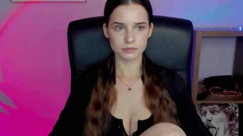 Snapshot of extasy_maya chatting on 09.16.25 Maya online show from 09.16.25