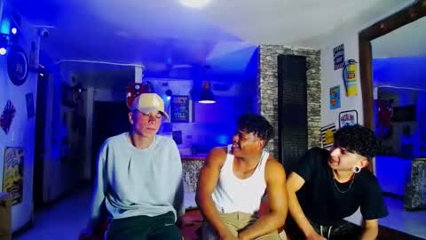 extrangers online show from 01.04.25