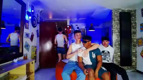 extrangers online show from 01.05.25