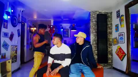 extrangers online show from 01.06.25