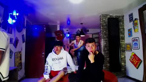 extrangers online show from 01.19.25