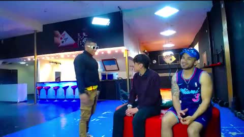 extrangers online show from 09.26.25