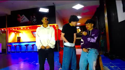 extrangers online show from 10.24.25