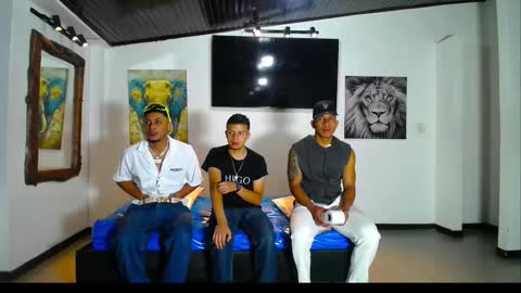 extrangers online show from 11.23.25