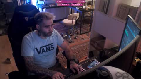 Snapshot of eytab chatting on 10.13.25 Eytab online show from 10.13.25