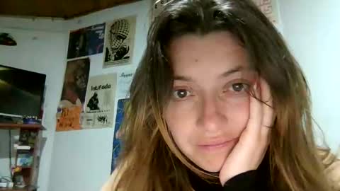 Snapshot of ezlngirl chatting on 05.19.26 Aimee online show from 05.19.26
