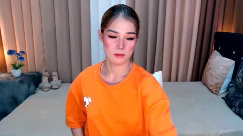 UR SWEET EZRA online show from 01.07.25