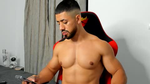 Ezzio Scolaro online show from 10.24.25