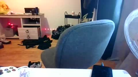 ezzteban935 online show from 04.14.26