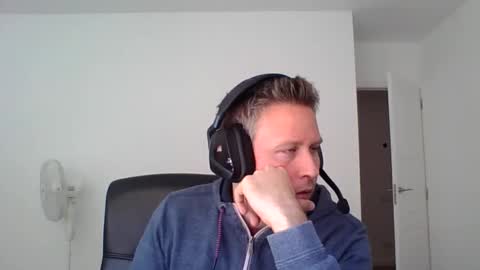 Snapshot of faer_087 chatting on 09.24.25 faer_087 online show from 09.24.25