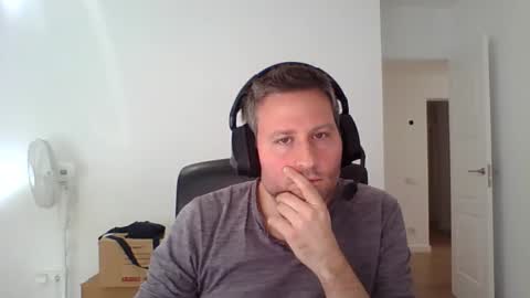 Snapshot of faer_087 chatting on 11.05.25 faer_087 online show from 11.05.25