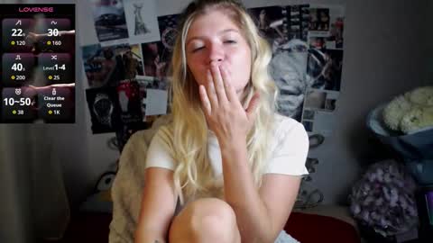 Snapshot of faiirylight chatting on 09.16.25 Eve online show from 09.16.25