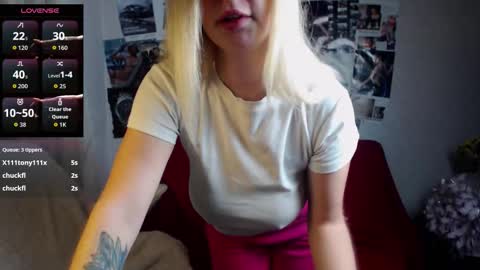 Snapshot of faiirylight chatting on 09.28.25 Eve online show from 09.28.25