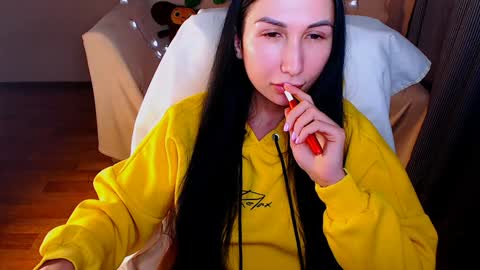 Elli  online show from 01.22.25