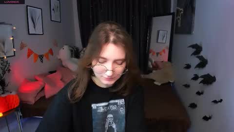 Snapshot of fairy_tara chatting on 10.25.25 Tara online show from 10.25.25