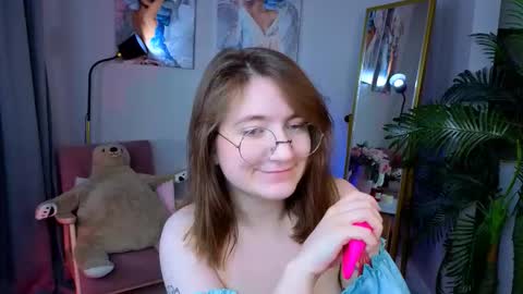 Snapshot of fairy_tara chatting on 11.12.25 Tara online show from 11.12.25