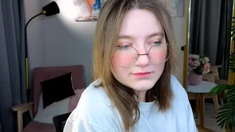 Snapshot of fairy_tara chatting on 11.30.25 Tara online show from 11.30.25