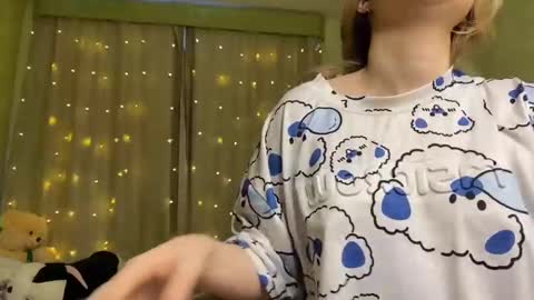 Ilona online show from 12.25.24