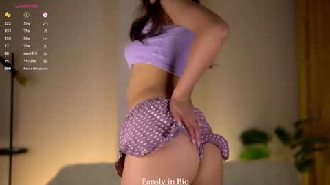 Snapshot of fallingflower chatting on 10.25.25 Kim online show from 10.25.25