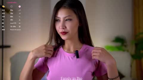 Snapshot of fallingflower chatting on 11.08.25 Kim online show from 11.08.25