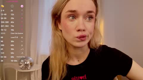 Snapshot of fancyamelia chatting on 09.23.25 fancyamelia online show from 09.23.25