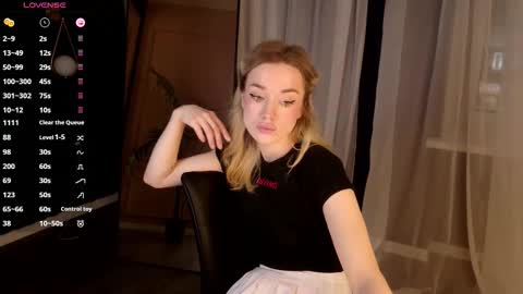 Snapshot of fancyamelia chatting on 11.18.25 fancyamelia online show from 11.18.25