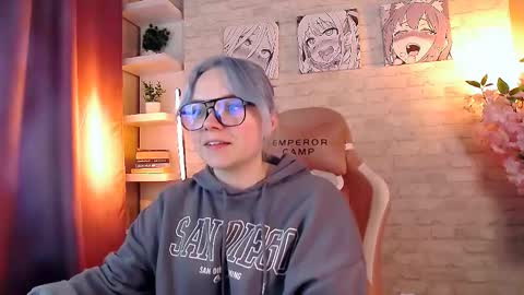 Snapshot of fancybella chatting on 09.30.25 Bella online show from 09.30.25