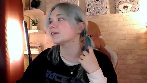 Snapshot of fancybella chatting on 10.07.25 Bella online show from 10.07.25