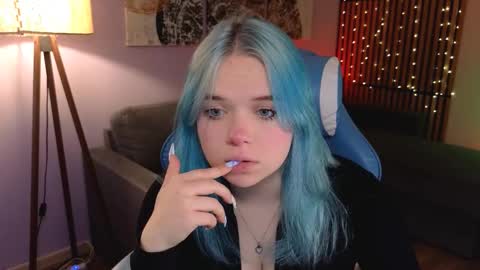 Snapshot of fancybella chatting on 10.15.25 Bella online show from 10.15.25