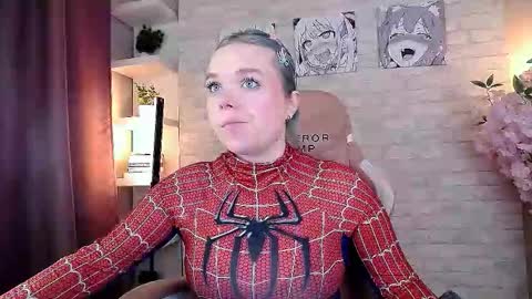 Snapshot of fancybella chatting on 10.19.25 Bella online show from 10.19.25