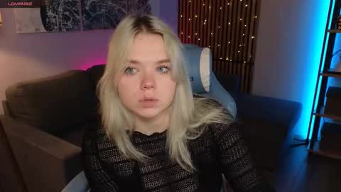 Snapshot of fancybella chatting on 11.21.25 Bella online show from 11.21.25