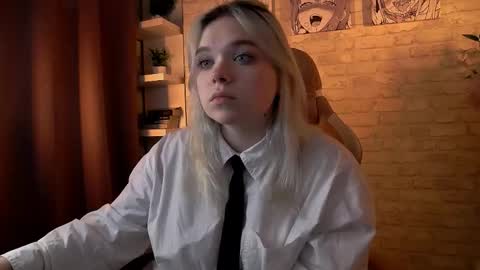 Snapshot of fancybella chatting on 11.26.25 Bella online show from 11.26.25