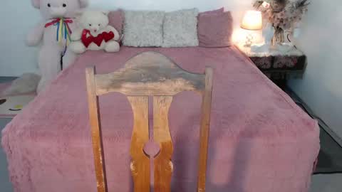 Layla online show from 02.16.25