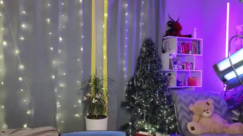 Snapshot of fancymeee chatting on 12.15.24 fancymeee online show from 12.15.24