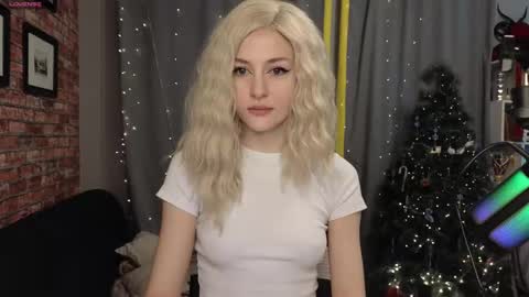 Snapshot of fancymeee chatting on 12.21.24 fancymeee online show from 12.21.24