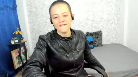 Snapshot of fanny_18 chatting on 03.12.25 FANNY online show from 03.12.25