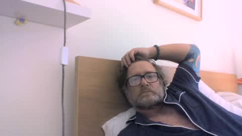 Snapshot of fantasying01 chatting on 09.17.25 fantasying01 online show from 09.17.25