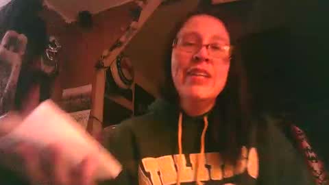 Snapshot of fapqueenc17 chatting on 12.15.25 Scarlett online show from 12.15.25