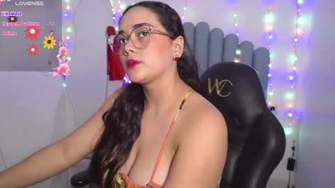 Snapshot of farah_samira chatting on 05.28.26 farah online show from 05.28.26